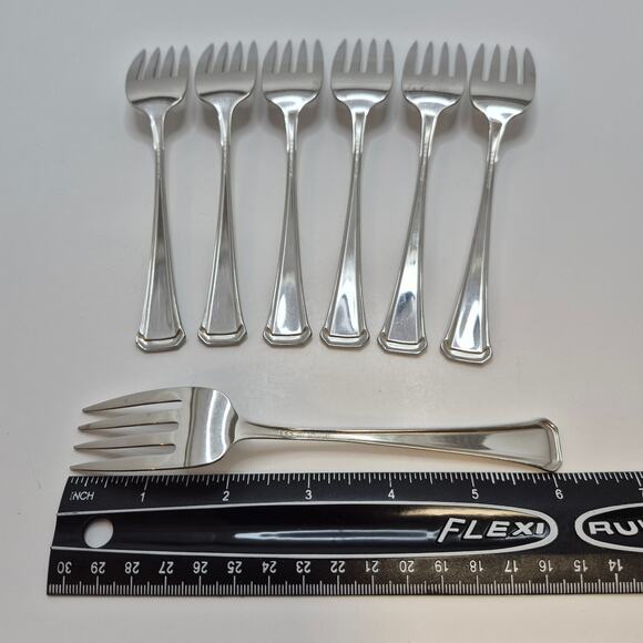 Oneida SSS Maestro St Leger Salad Forks Set of 7 Forks Stainless - Picture 3 of 15